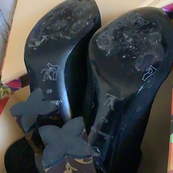 Louis Vuitton Silhouette Black Ankle Boots Sz 40 (US 8) In Like New Condition - Picture 7 of 16